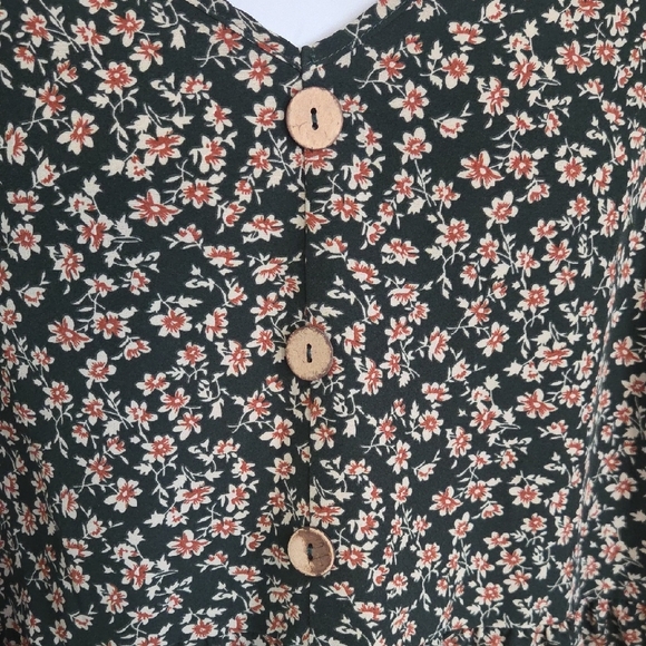 SHEIN 4x Black Floral V-Neck Blouse - Picture 3 of 5